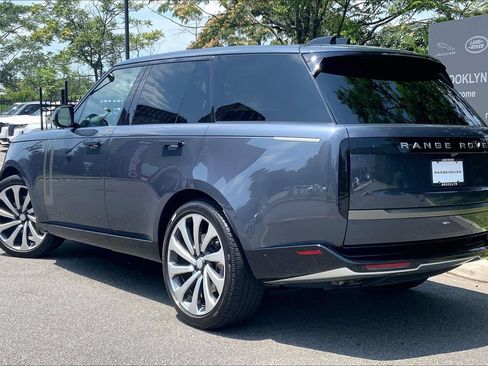 Certified 2025 Land Rover Range Rover SE AWD/4WD image 11