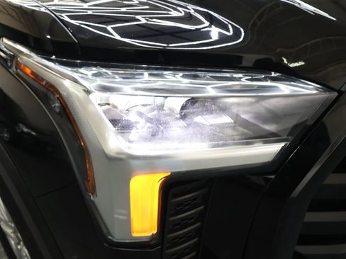 Used 2022 Toyota Tundra SR5 w/ SR5 Convenience Package image 26