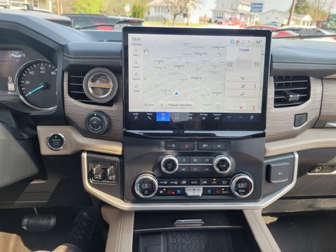 Used 2023 Ford Expedition Limited AWD/4WD image 12