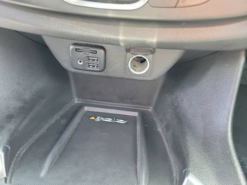 Used 2023 Chevrolet Traverse Premier FWD image 31