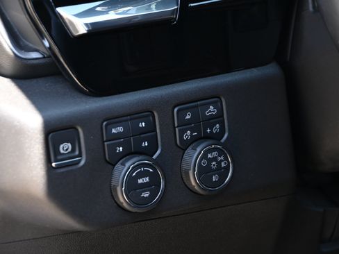 Used 2022 Chevrolet Silverado 1500 LT Trail Boss w/ LT Trail Boss Premium Package AWD/4WD image 28