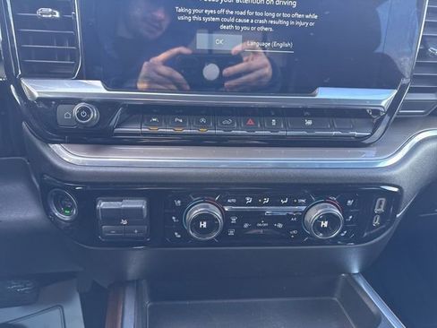 Used 2022 Chevrolet Silverado 1500 High Country w/ High Country Premium Package AWD/4WD image 23