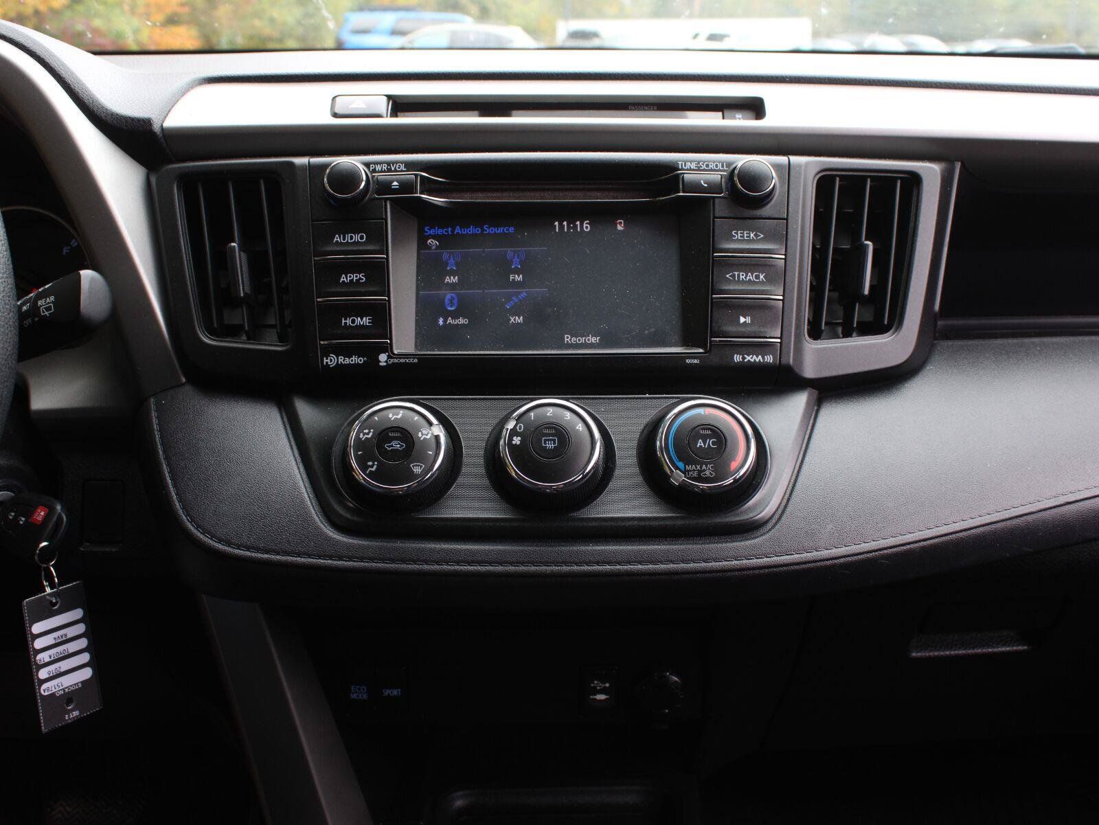 Used 2016 Toyota RAV4 LE AWD/4WD image 13