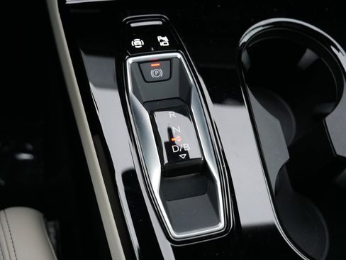 Used 2025 Audi A6 e-tron Prestige w/ Beige Warm Weather Package image 24