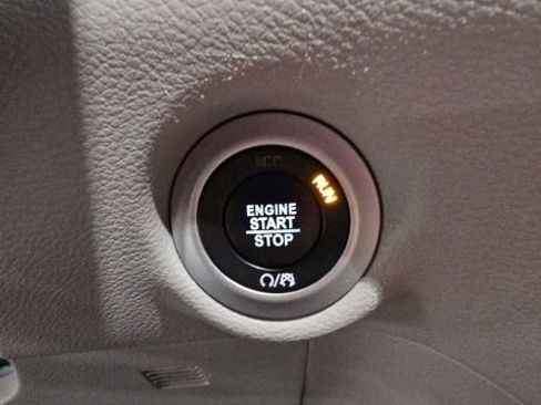 Used 2024 Chrysler Pacifica Touring-L image 22