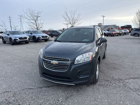 Used 2016 Chevrolet Trax LT w/ LT Sun and Sound Package image 11
