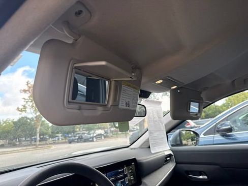 Used 2025 Nissan Kicks SV FWD image 25