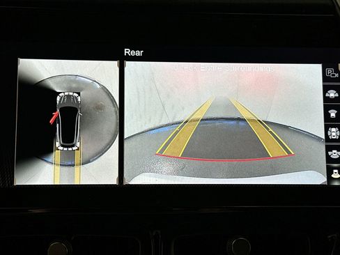 Used 2023 Aston Martin DBX image 17