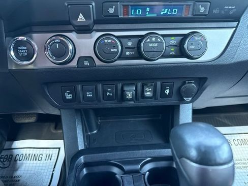 Used 2019 Toyota Tacoma Limited AWD/4WD image 33