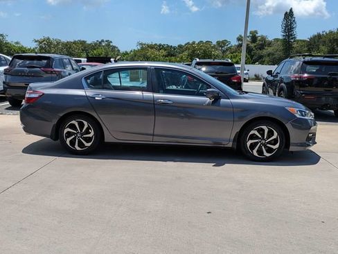 Used 2017 Honda Accord EX image 4
