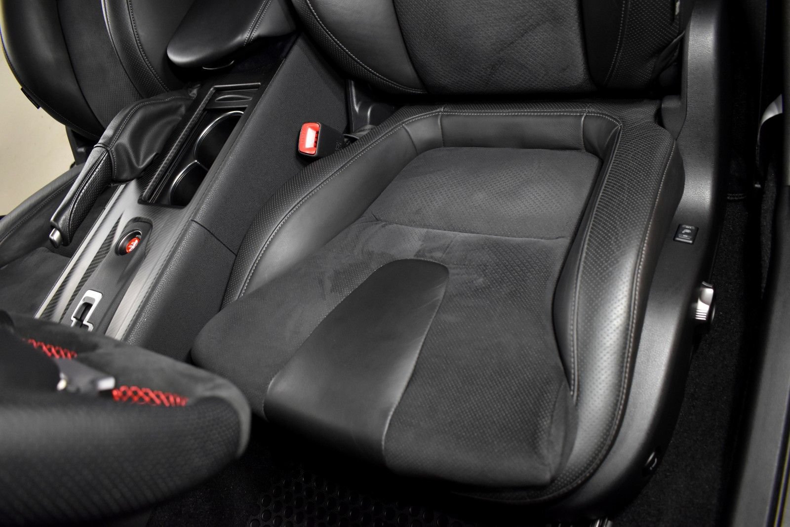 Used 2009 Nissan GT-R Premium AWD/4WD image 31