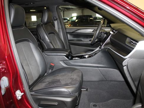 Certified 2023 Jeep Grand Cherokee Altitude AWD/4WD image 28