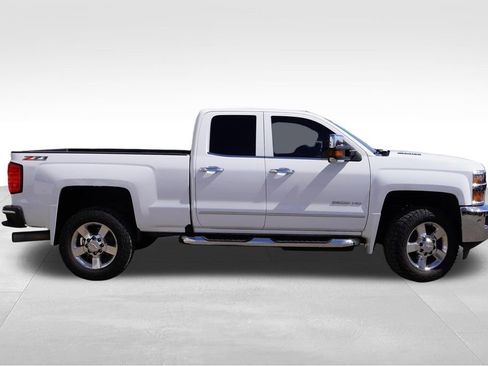 Used 2016 Chevrolet Silverado 2500 LTZ w/ LTZ Plus Package image 3