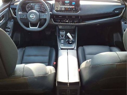 Certified 2023 Nissan Rogue SL w/ SL Premium Package FWD image 9