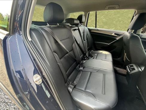 Used 2017 Volkswagen Golf Alltrack S image 23