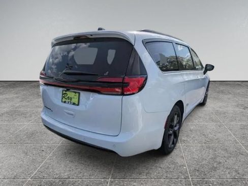 New 2026 Chrysler Pacifica Select w/ S Appearance Package FWD image 5