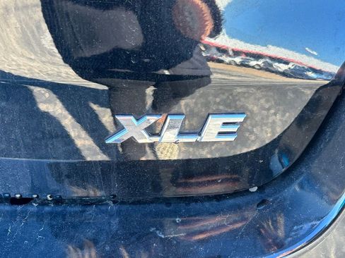 Used 2018 Toyota Highlander XLE image 5
