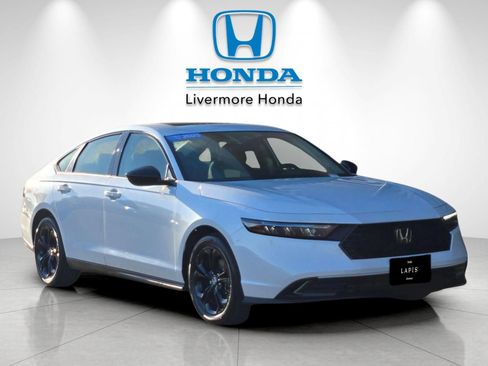 Used 2025 Honda Accord SE image 2