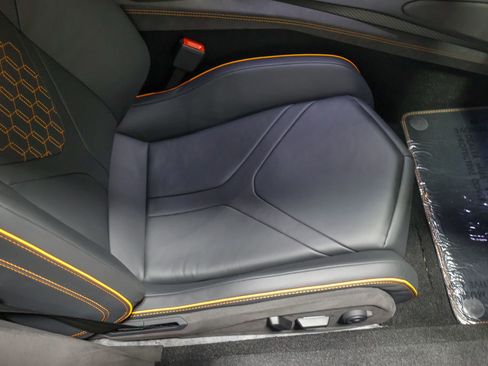 Used 2025 Lamborghini Revuelto image 48