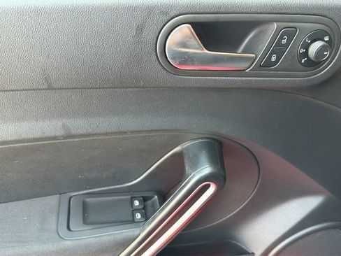 Used 2019 Volkswagen Beetle 2.0T S FWD image 19