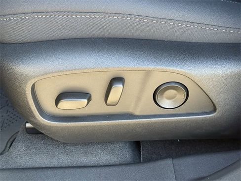 New 2026 Chevrolet Equinox LT w/ Convenience Package II image 24