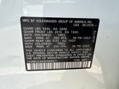 Used 2025 Volkswagen Atlas SEL AWD/4WD image 25