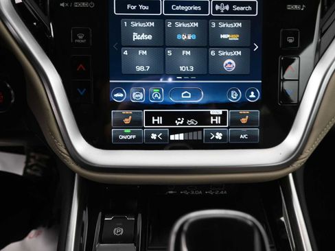 Used 2023 Subaru Outback Premium image 9