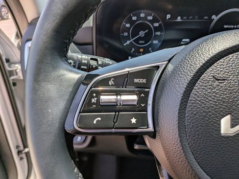 Certified 2025 Kia Seltos EX FWD image 30