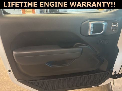 Used 2024 Jeep Gladiator Sport image 12