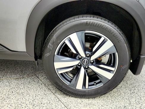 Used 2024 Nissan Rogue SL w/ SL Premium Package FWD image 9