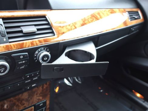 Used 2009 BMW 528i xDrive Sedan AWD/4WD image 26