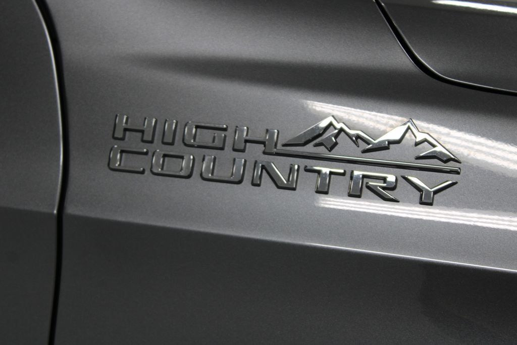 Used 2021 Chevrolet Suburban High Country RWD image 13