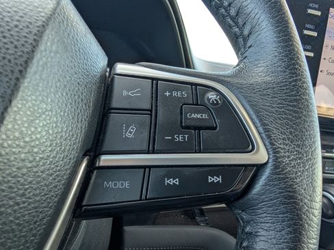 Used 2023 Toyota Sienna XLE image 16