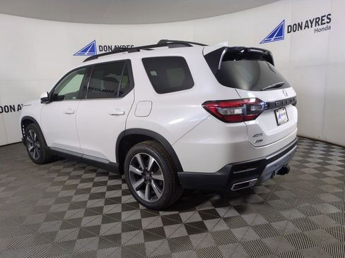 Certified 2024 Honda Pilot Elite image 4