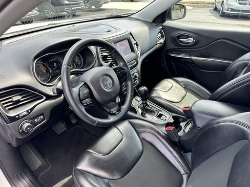 Used 2019 Jeep Cherokee Latitude Plus FWD image 13