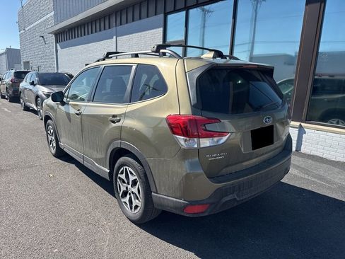 Used 2023 Subaru Forester Premium image 3