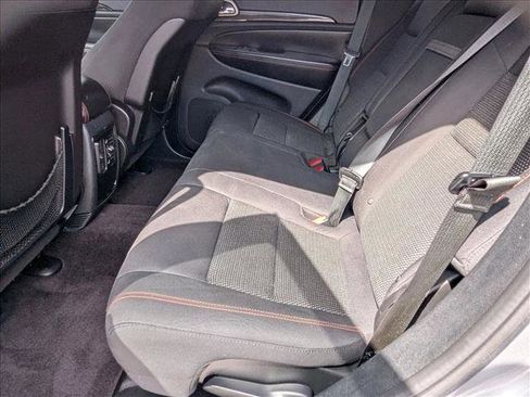 Used 2016 Jeep Grand Cherokee Laredo 75th Anniversary image 18