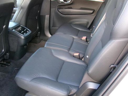 Used 2024 Volvo XC90 B6 Plus image 9