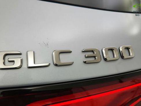 Used 2025 Mercedes-Benz GLC 300 4MATIC image 18