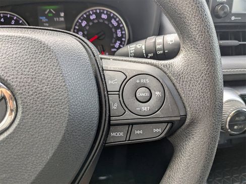 Used 2022 Toyota RAV4 XLE image 22