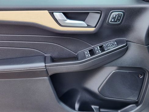 Used 2022 Ford Escape Titanium w/ Titanium Elite Package image 7