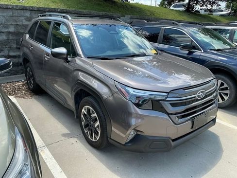 Certified 2025 Subaru Forester Premium w/ Convenience Package #1 AWD/4WD image 5