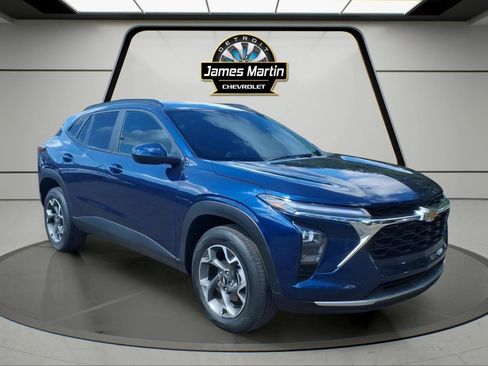 Certified 2024 Chevrolet Trax LT FWD image 3