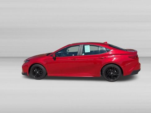 Used 2025 Toyota Camry SE FWD image 8