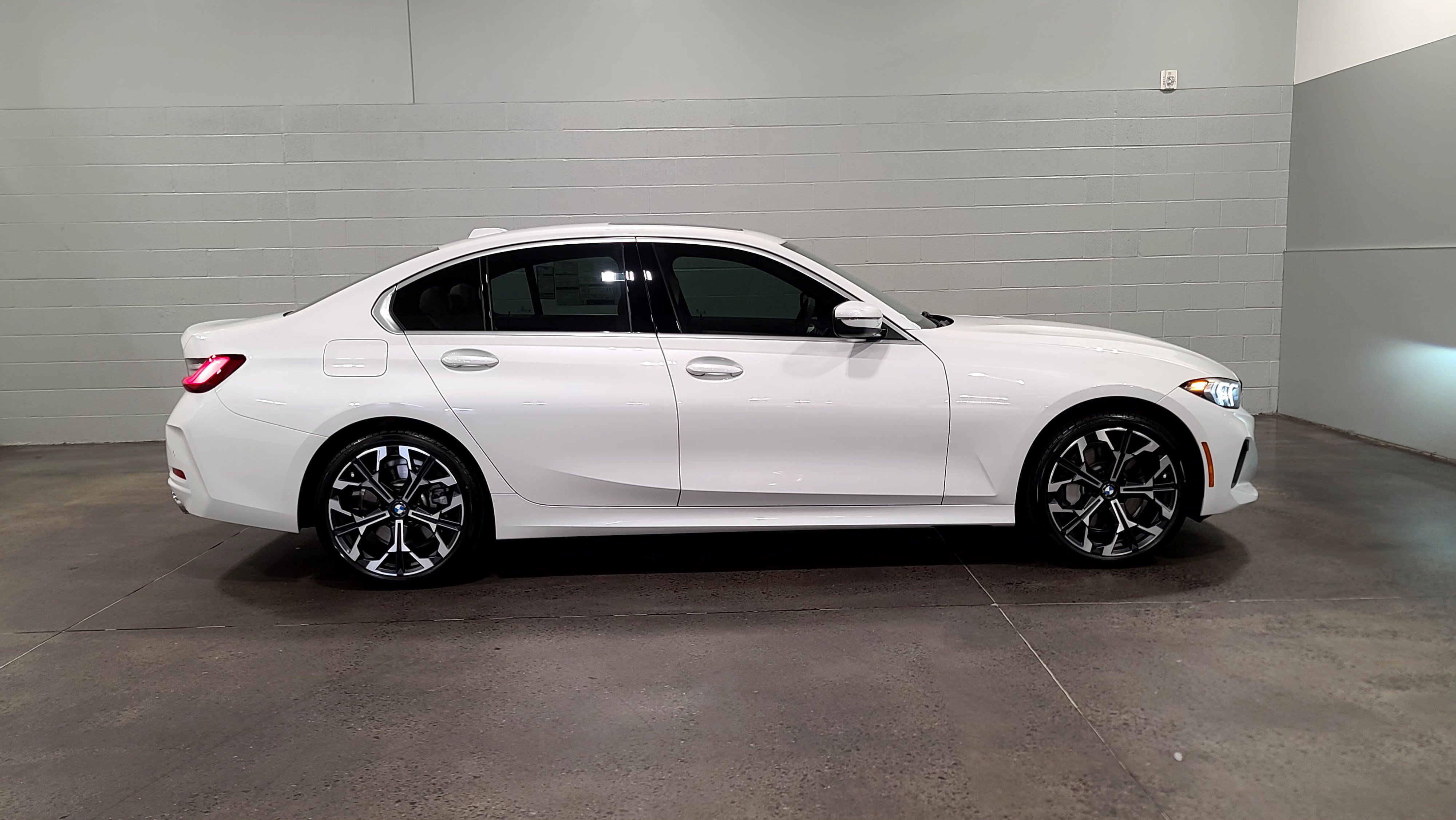 Used 2026 BMW 330i Sedan w/ Premium Package RWD image 9