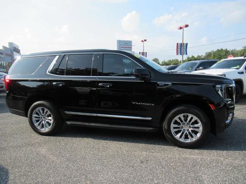 Used 2022 GMC Yukon SLT w/ SLT Luxury Package RWD image 2