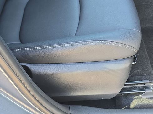 Used 2024 Toyota Corolla Cross XLE w/ Convenience Package FWD image 12
