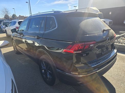 Used 2022 Volkswagen Tiguan SE w/ Panoramic Sunroof Package image 2