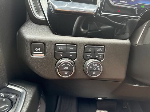 Used 2024 Chevrolet Silverado 1500 High Country w/ High Country Premium Package AWD/4WD image 19