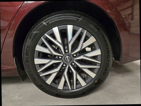 Used 2024 Nissan Altima 2.5 SV FWD image 17
